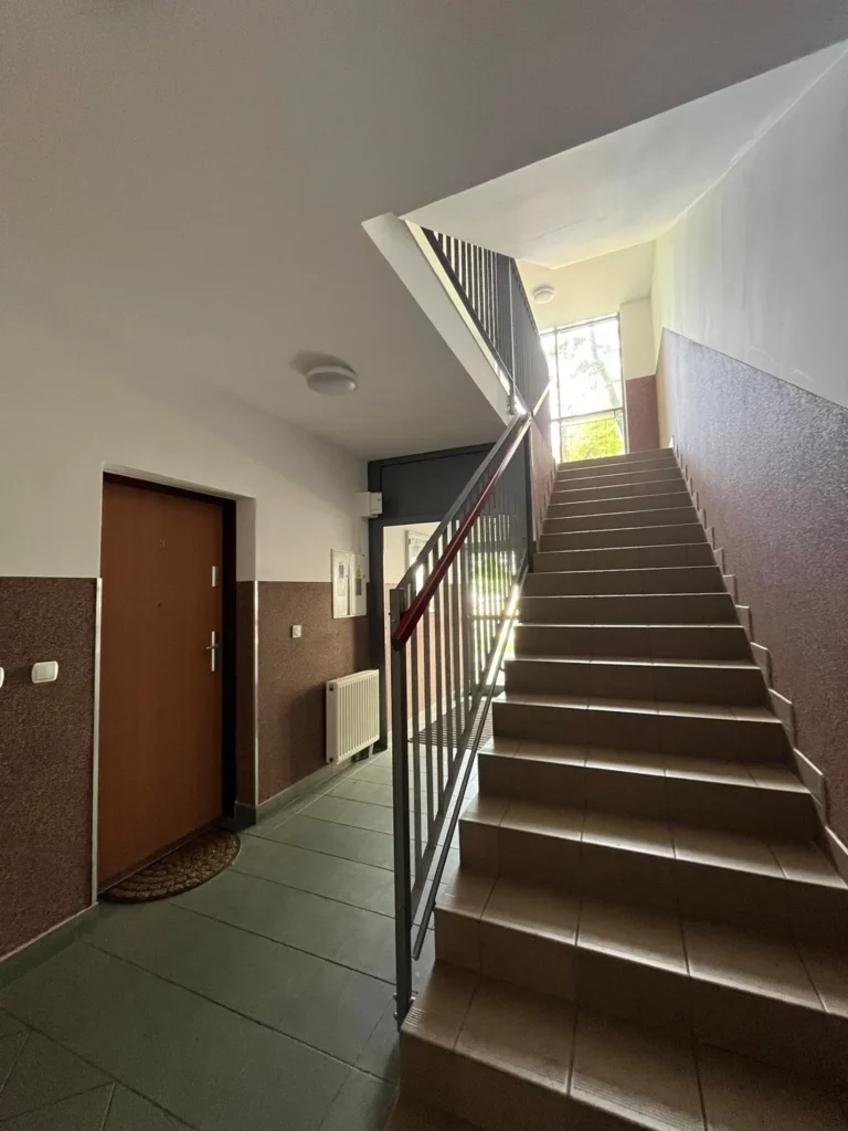 Kompleksowa modernizacja klatek schodowych – osiedle przy ul. Wileńskiej we Wrocławiu