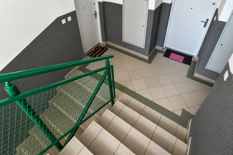 Kompleksowa modernizacja klatek schodowych – osiedle przy ul. Brzezińskiej we Wrocławiu